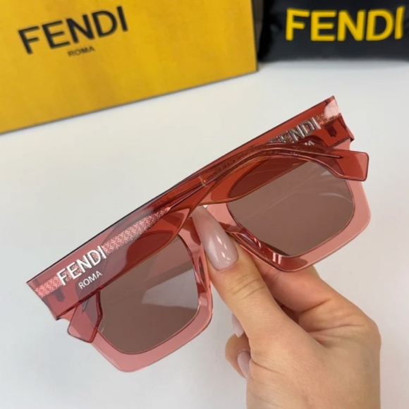 Fendi Rose-Tinted Sunglasses main image 4